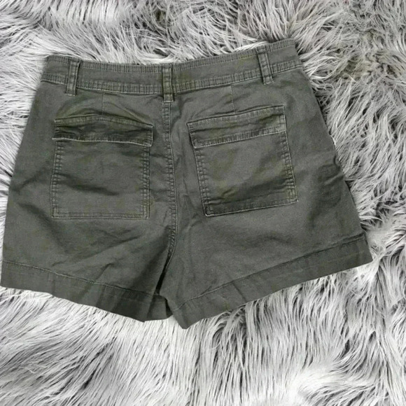 A New Day Women's Green and Khaki Shorts size XL / 18 - Picture 11 of 12